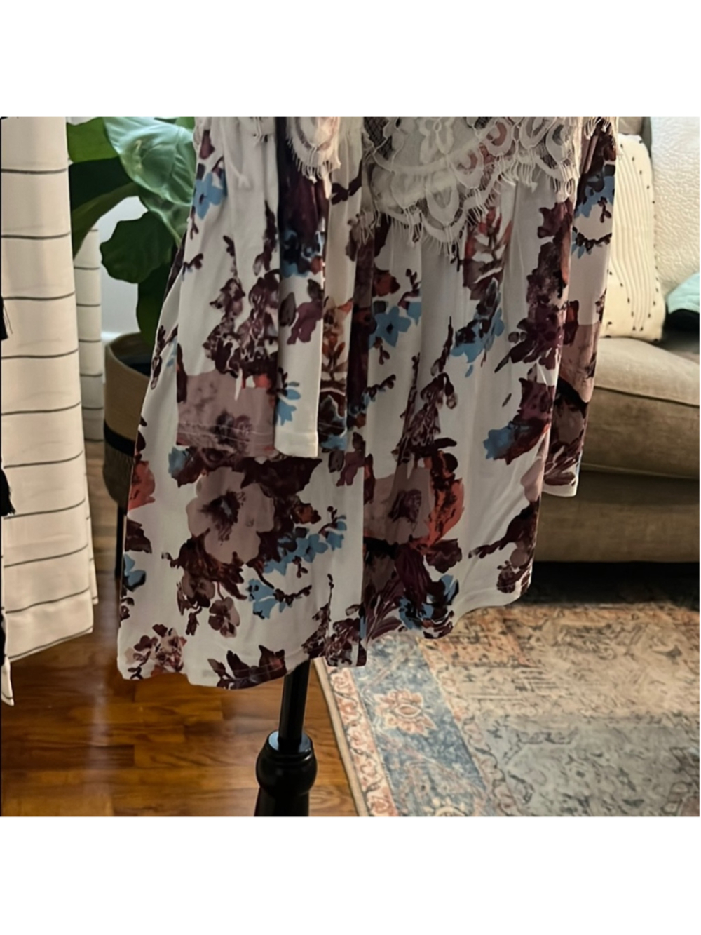⭐️Clearance | BKE Boutique Women's Floral Lace Blouse - Picture 7 of 9